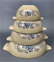 Four Pyrex Nesting Bowls