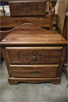 Quality Oak 2 drawer night stand 24wx16dx23