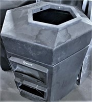 C-store outdoor trash can