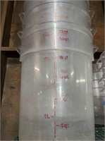 22 qt clear round containers (5)