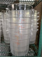 6 qt clear round containers (6)