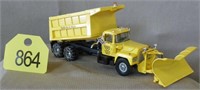 First Gear Mack Dump Truck w/Snowplow