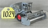 Vintage Gleaner Combine 1/32  unload auger is mis