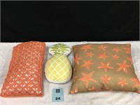 Lot of 6 Assorted Pillows
