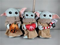 Star Wars " The child" plush holiday greeters (3)