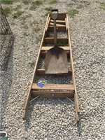 6ft Wood Step Ladder and Shovel