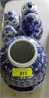 GROUP OF ORIENTAL BLUE AND WHITE DECOR PORCELAIN