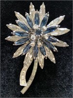 SIGNED AUSTRIA SILVER BROOCH WITH BLUE/CLEAR
