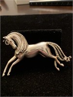 STERLING SILVER HORSE BROOCH WITH CLEAR