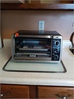 SMALL COUNTER TOP CONVECTION OVEN BY BLACK AND