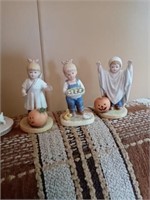 3 HOMECO FIGURINES AND 1 OTHER