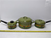 set of pots with lids