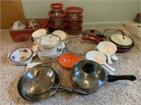 Assortment of kitchen items including Pyrex