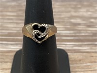 10k Gold Double Heart Shaped Ring size 6.5 weighs