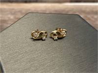 14k Gold Stud Earrings set with sapphires total