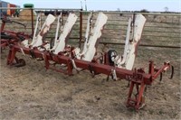 IH 153 4RW Vibrashank Cultivator