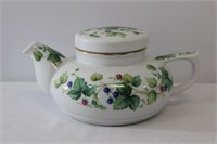 Andrea by Sadke Vineyard Teapot