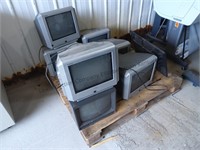 Computer monitors pallet lot