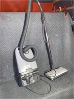 Kenmore vacuum- works....3d