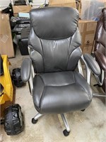 New Delux office Chair