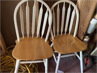 Four matching dining table chairs