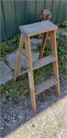 Michigan 3' wood Step Ladder