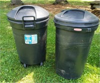 2 Rubbermaid 32g wheeled trash cans with lids