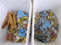 2 pails laundry pins