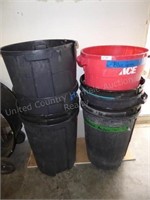 10 plastic garbage cans