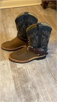 Boys Justin boots with spurs. Size 2 D Style 6002