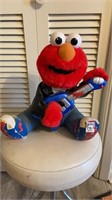 Musical Elmo. Battery powered, not tested