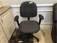 Adjustable Height Upholstered Office Chair