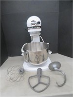 KITCHENAID WHITE C/T ELEC MIXER W BOWL & ATTACHS