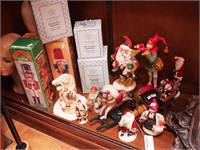 15 Christmas figurines: many Santas, nut