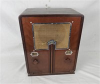 Vintage Majestic Model 461 Tube Radio Wood Case