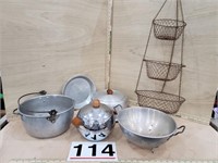 pans/kitchen items