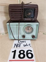 2 vintage radios, do not work
