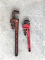 2 Pipe Wrenches