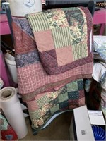 Modern quilts one with pillow shams plus rack