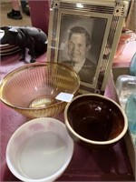 Will Rogers 8 x 10 picture too small bowls and