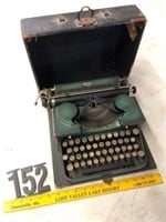 Royal Forest Green Manual typewriter