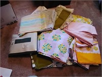 Lot of vintage sheets and pillow cases