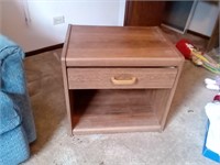 Sauder-type end table. Solid. 20 x 19 x 16