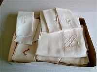 BL of table cloth and napkins sets .