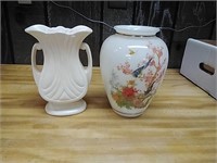 2 very nice vases.