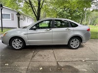 2011 Ford Focus SEL 4 DOOR with  73,155 miles