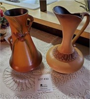 2 Vases