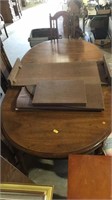Dinning table w/6 chairs,2 leaves & table pads