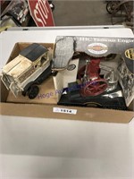 CAST IRON TRUCK & IHC FAMOUS ENGINE 1:8 IN BOX