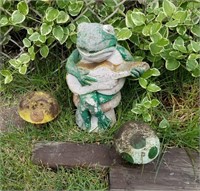 Frog & Mushrooms Lawn Ornaments